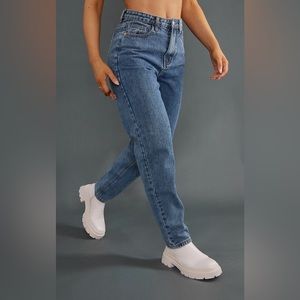 PRETTYLITTLETHING Vintage Wash Mom Jeans